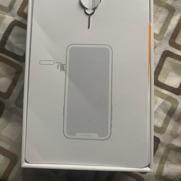 iPhone XR 64gb - Picture 3 of 8